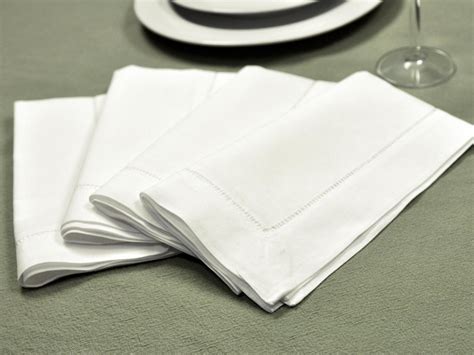 white cloth dinner napkins bulk.